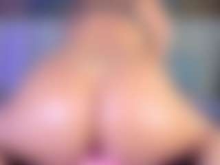 Live cam show with mia-scot - Skinny on CamwithHer