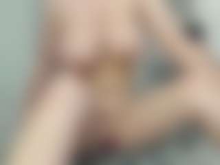dreamhole MILF webcam performer live streaming