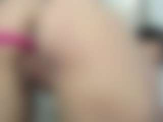 dreamhole MILF webcam performer live streaming