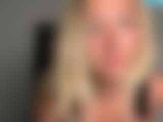 Live cam show with kelseyblu - Blonde Hair Petite on CamSodaAdn