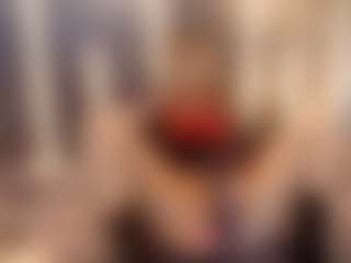 Live cam show with Brunette-Candy - Nipple Piercings on AdultVida.com