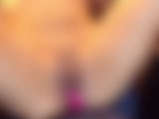 Live cam show with Brunette-Candy - Nipple Piercings on Milf Play