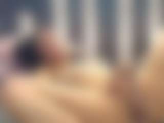 Live cam show with Brunette-Candy - Fingering on Camming Site