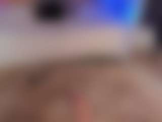 Live cam show with Micki - Curvy Teen (18+) on AdultVida.com