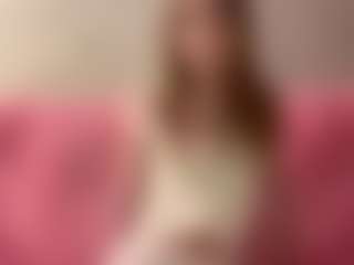 Live cam show with Rose - Petite on TeamSkeetLive