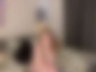 Live cam show with Rose - Blonde Hair Petite on intimatelivegirls.com