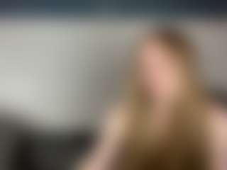 Live cam show with Rose - Blonde Hair Shaved Pussy on livesuperchat.net