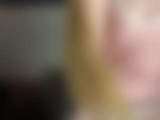 Live cam show with Rose - Skinny on madthumbs