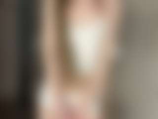 Live cam show with Rose - Ass Bouncing on StripNow