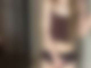 Live cam show with Rose - Smoking on Camsoda