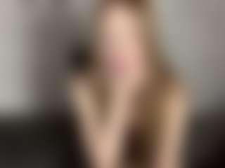 Live cam show with Rose - Petite on Dare Cams