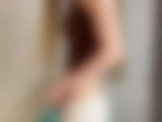 Live cam show with Rose - Red Hair Shaved Pussy on livesuperchat.net