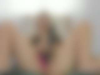 Live cam show with MeganKroft - Moaning on sexylive.show