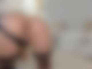 Live cam show with alexialushh - Blonde Hair Curvy on Chatstar