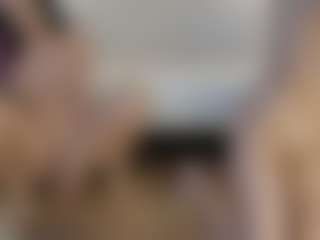 Live cam show with alexialushh - Flashing on AdultVida.com