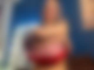 Live cam show with SeraNovelli - Hairy Pussy on livesuperchat.net