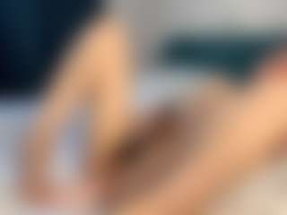 Live cam show with SeraNovelli - Blonde Hair on live18s.com