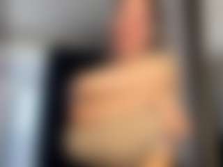 Live cam show with SeraNovelli - Hairy Pussy Brown Hair on sexytreat.net