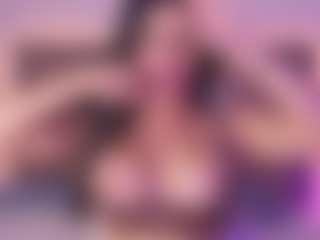Live cam show with MIA SANTA - Oil on AdultVida.com