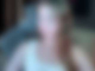 Live cam show with Elizabeth - Green Eyes on SmokeAndPoke