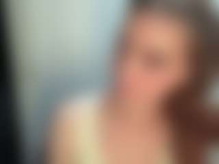 Live cam show with Elizabeth - Petite on xDating