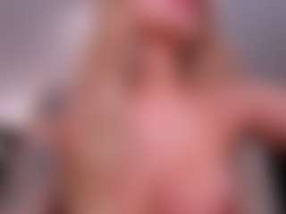 Live cam show with LEXIE WAYNE - Flashing on Camiplay Live