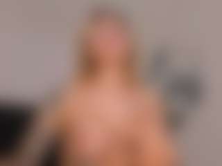 Live cam show with LEXIE WAYNE - Spank Blonde Hair on xplaylive.com