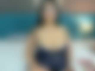 LunnaMoretti's Live Sex Cam Show