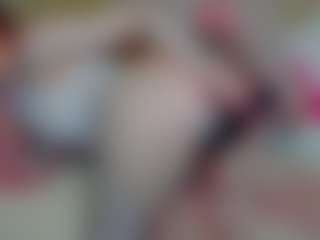 Live cam show with MichelleSexyDoll - Gagging on StripNow