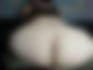 Live cam show with Aurelia Walker - Camel Toe on crypto-cams