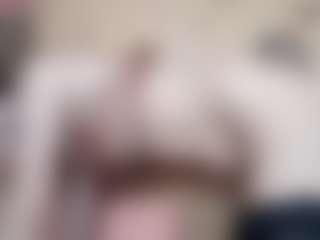 Live cam show with KassieWheatcroft - Brown Hair Petite on Camsoda