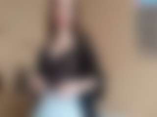 Live cam show with KassieWheatcroft - Skinny on Camsoda