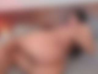 Live cam show with Luna-Rousse - Striptease on Camming Site