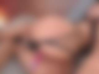 Live cam show with Luna-Rousse - Ass Clapping on AdultVida.com