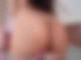 Live cam show with Luna-Rousse - Ass Clapping on AdultVida.com