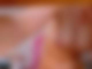 Live cam show with Eva Bates - Average on AdultVida.com
