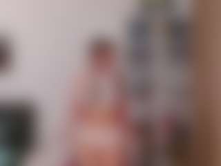 Live cam show with Eva Bates - Cute on CamClone