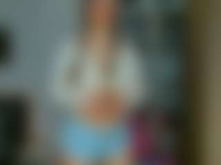 Live cam show with Eva Bates - Average on Camsoda