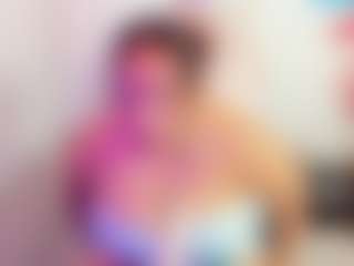 SharaOz01 MILF webcam performer live streaming