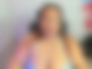 SharaOz01 MILF webcam performer live streaming