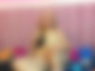 Live cam show with Queen - Green Eyes on Camsoda