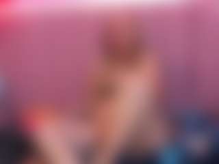 Live cam show with Queen - Blonde Hair on Camsoda