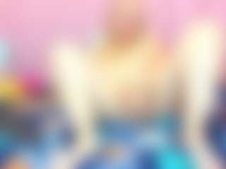 Live cam show with Queen - Green Eyes on Camsoda