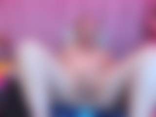 Live cam show with Queen - White on Camsoda | colombia