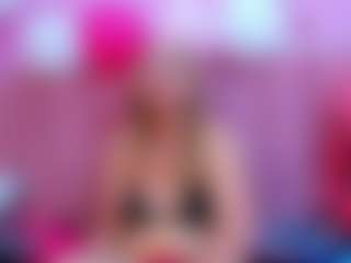 Live cam show with Queen - Blonde Hair on Camsoda