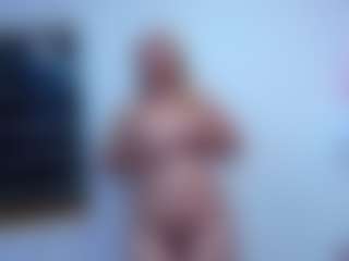 Live cam show with Queen - Blonde Hair on Camsoda