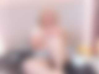 Live cam show with Queen - Spank on CamClone
