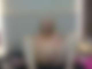 Live cam show with Queen - Tease on CamClone