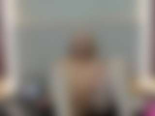 Live cam show with Queen - Green Eyes on Hubzter Live