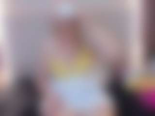 Live cam show with Queen - Orgasm on Dolls Live